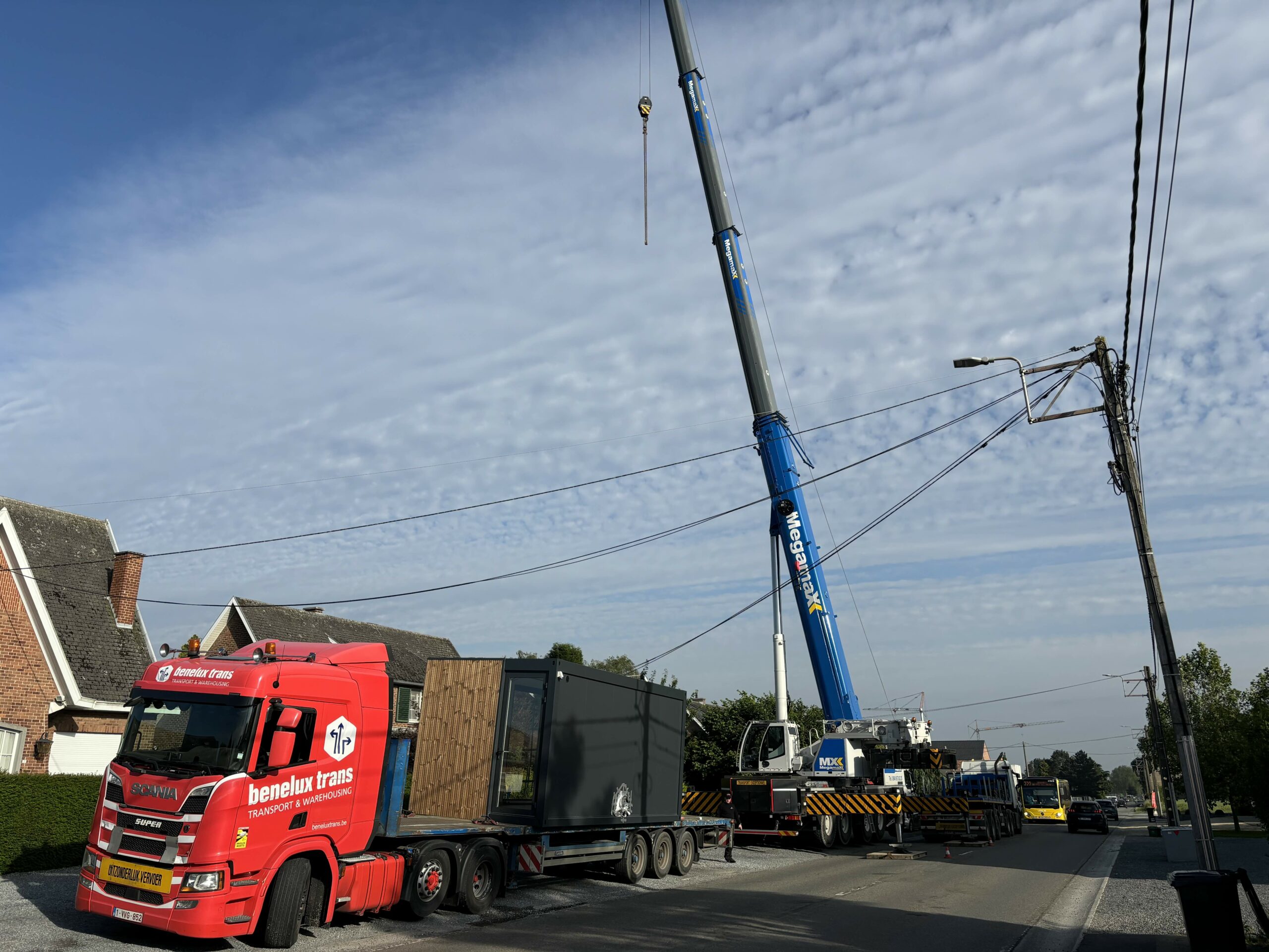 camion grue installation container